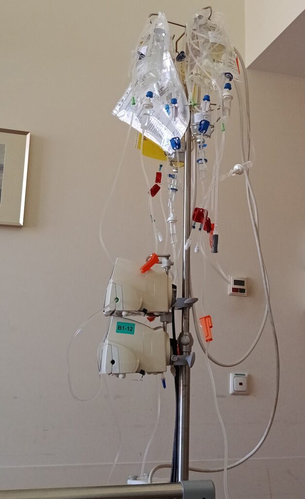 Mein mit Medikamenten vollgehangener Magenkrebs-Chemo-Tropf